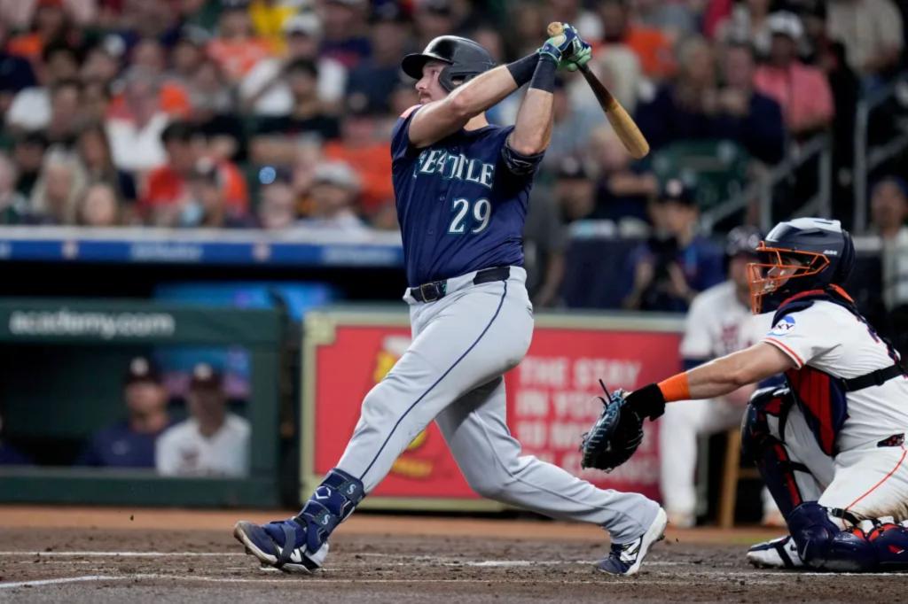 Cal Raleigh blasts 57th home run to pass Ken Griffey Jr. for Mariners...